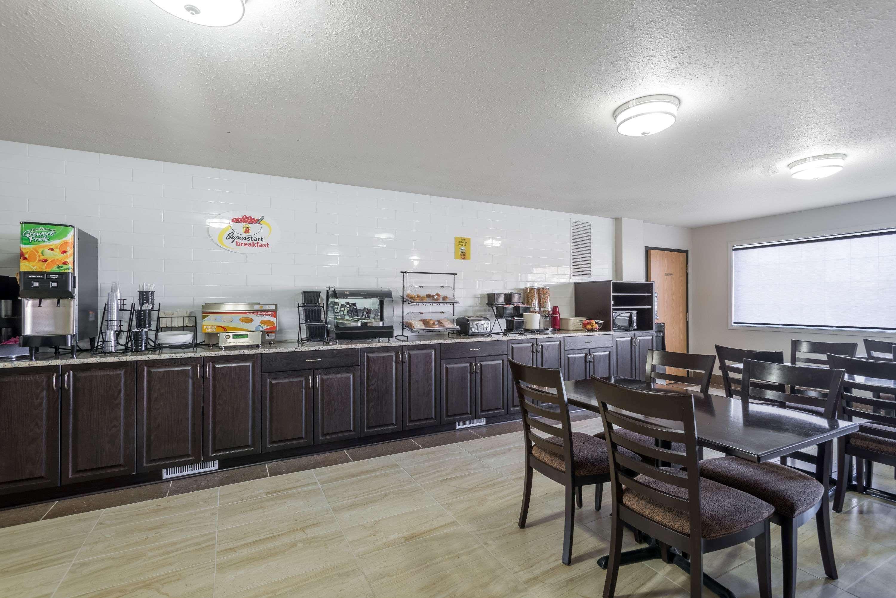 Super 8 By Wyndham Grande Prairie Hotel Exterior photo