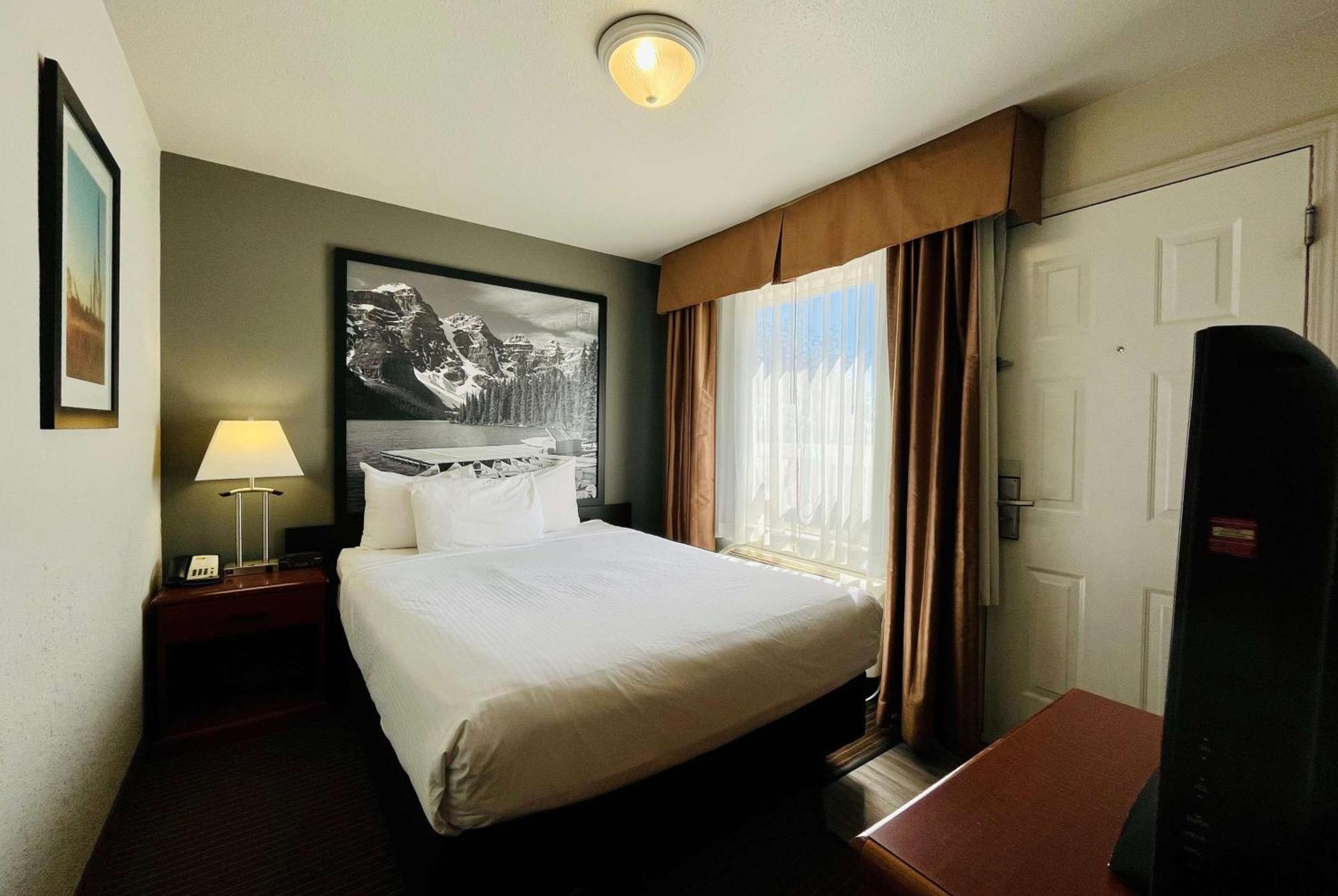 Super 8 By Wyndham Grande Prairie Hotel Exterior photo